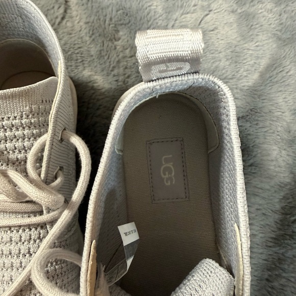 UGG Women Light Gray Knit Boots - Picture 4 of 8